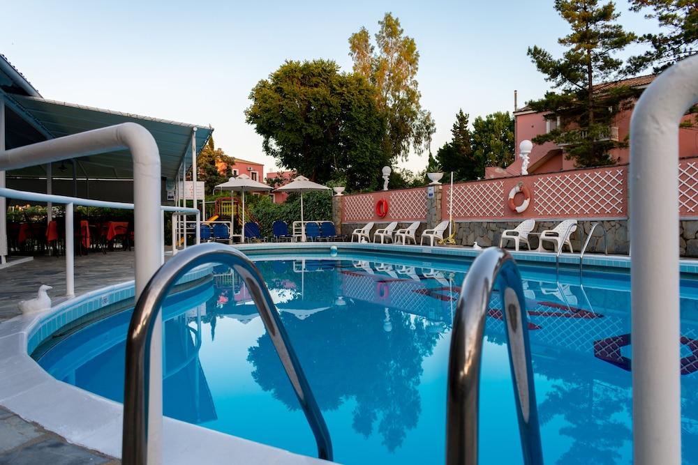 Maltezos Hotel Гувія Екстер'єр фото