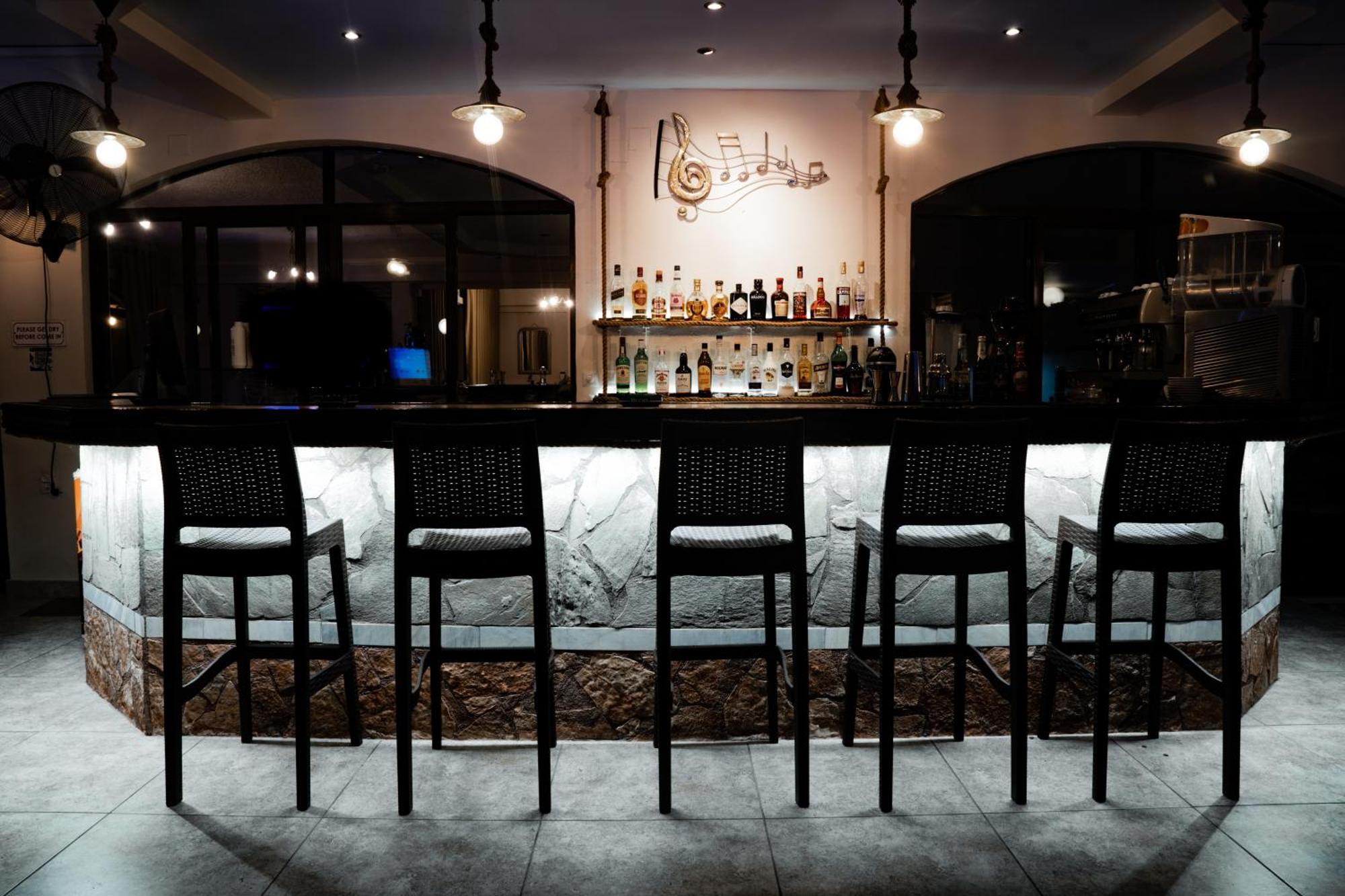 Maltezos Hotel Гувія Екстер'єр фото